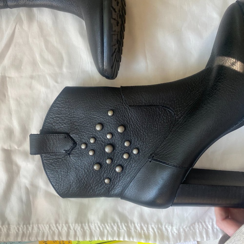 Lauren Ralph Lauren | Micah Studded Leather Boots | Womens US 10 - Picture 3 of 14